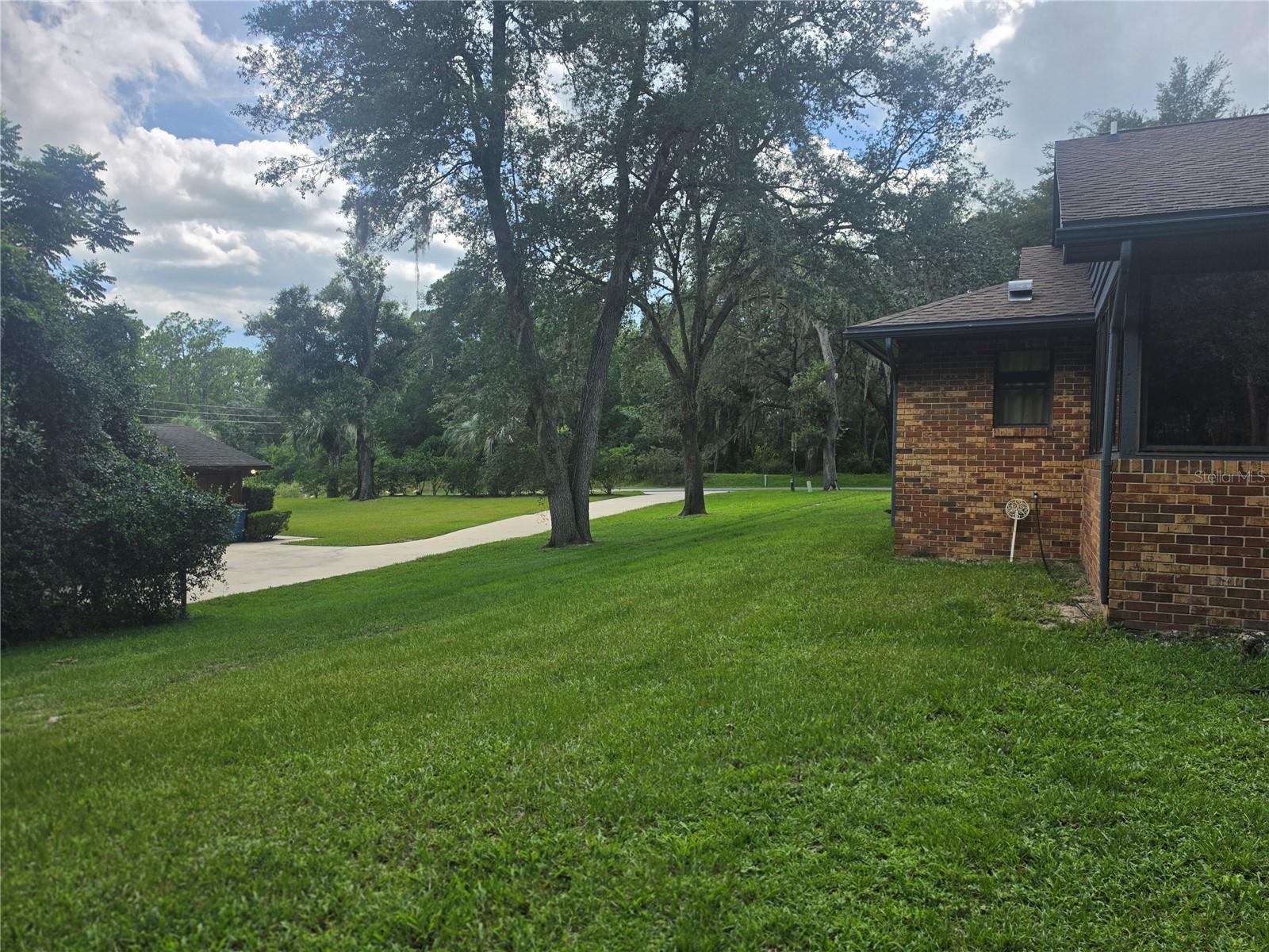2417 S Oak Park Dr Property Photo 8