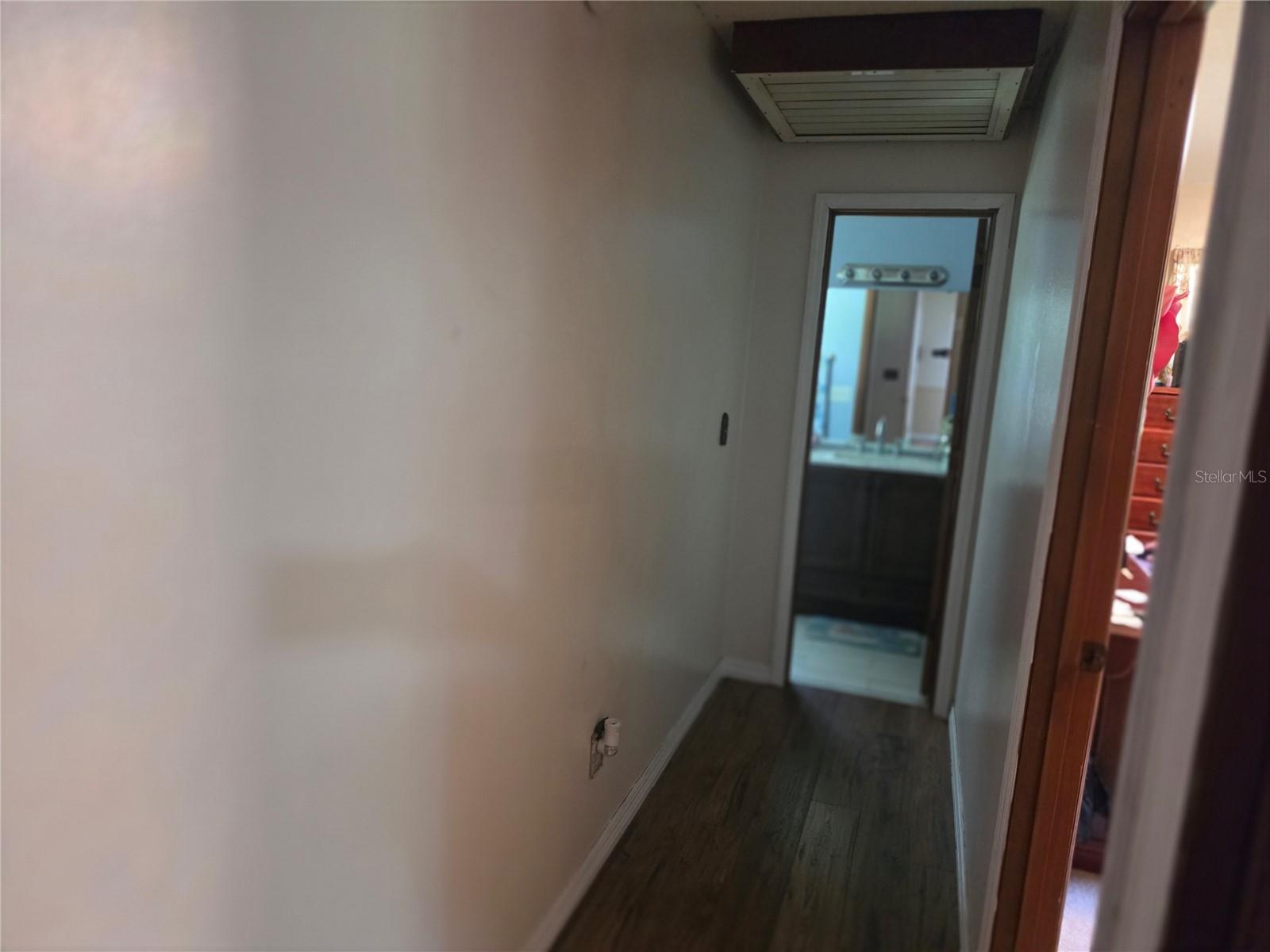 2417 S Oak Park Dr Property Photo 17