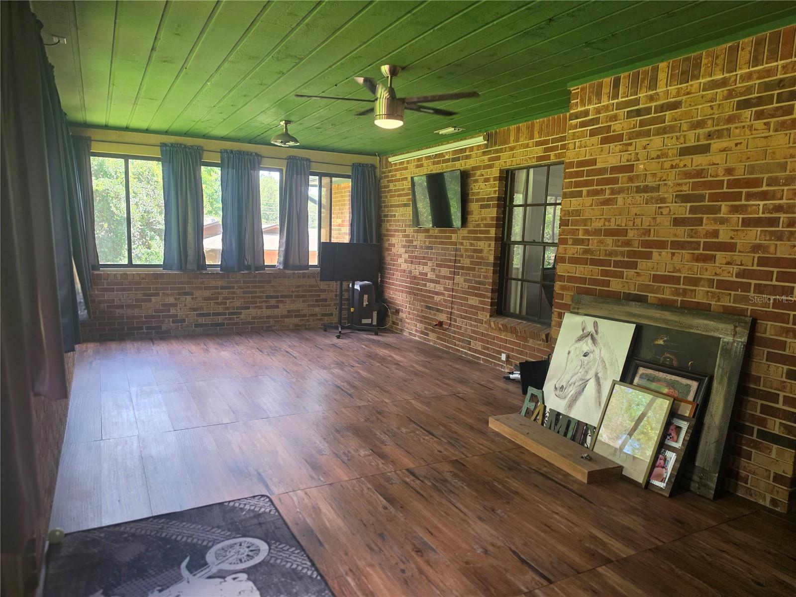2417 S Oak Park Dr Property Photo 36
