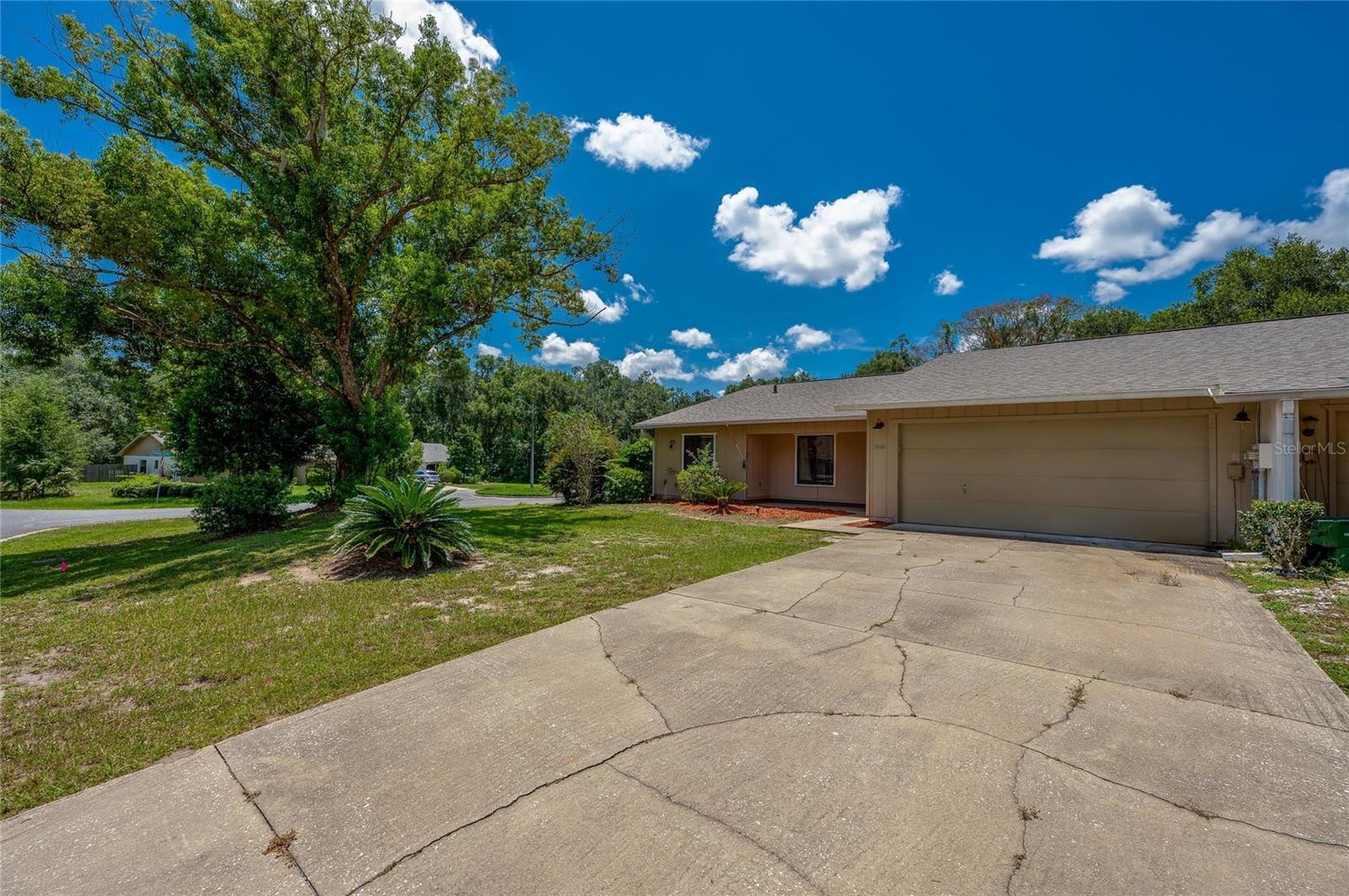 1040 W Village Green Rd Property Photo 4