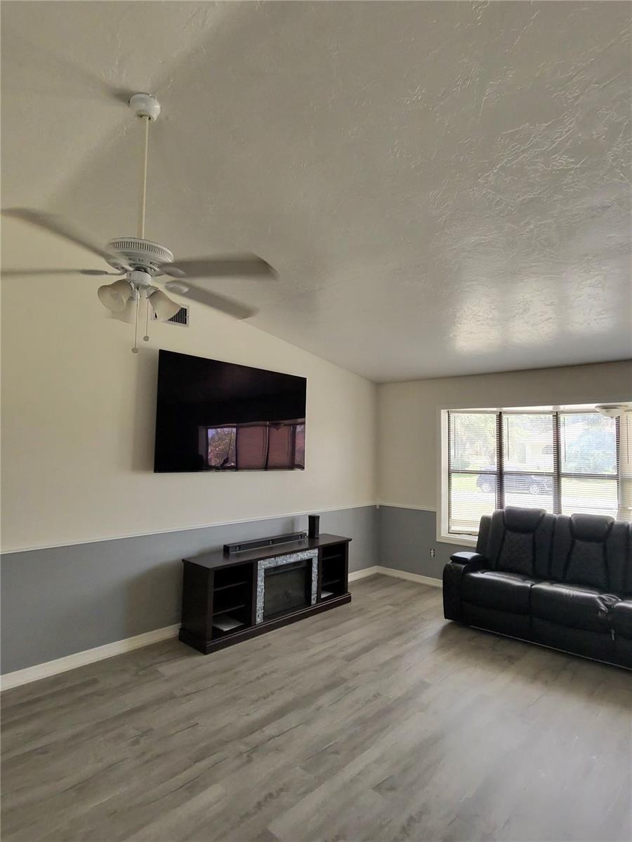 2831 Ascot Ln Property Photo 19