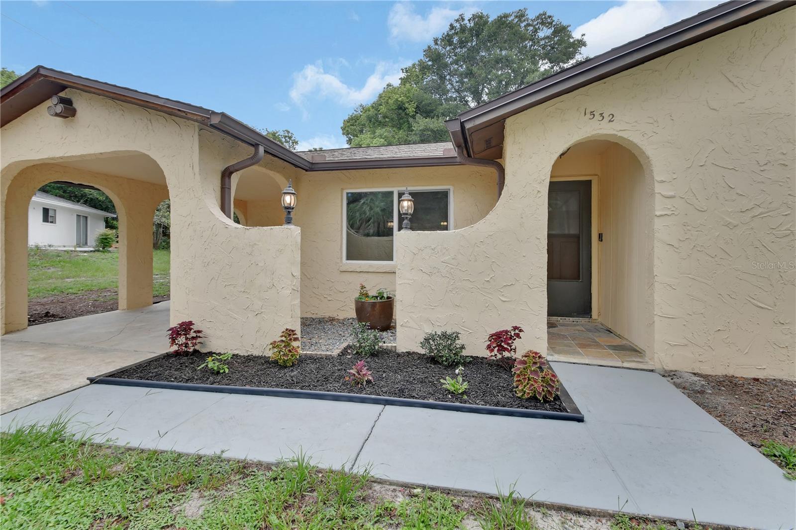 1532 N Normandy Blvd Property Photo 2