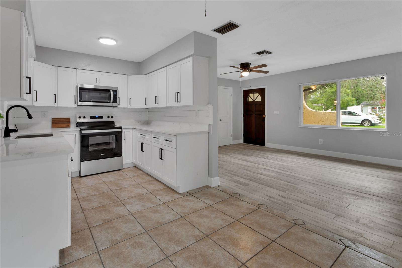 1532 N Normandy Blvd Property Photo 6