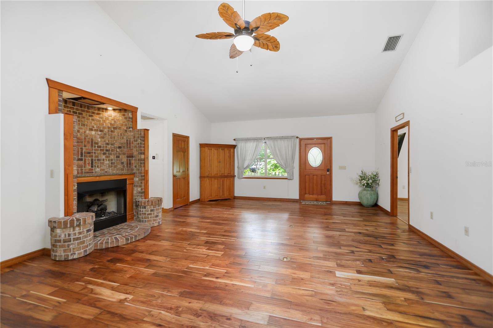 1925 Lady Bug Ln Property Photo 9