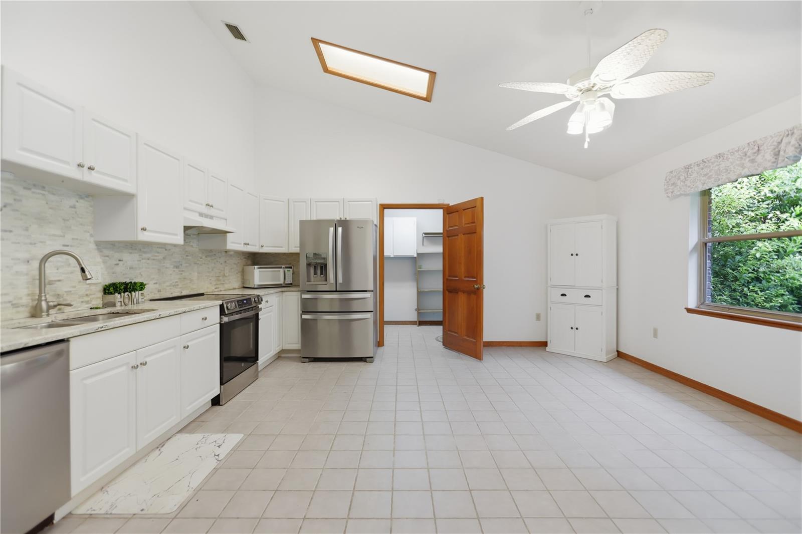 1925 Lady Bug Ln Property Photo 10