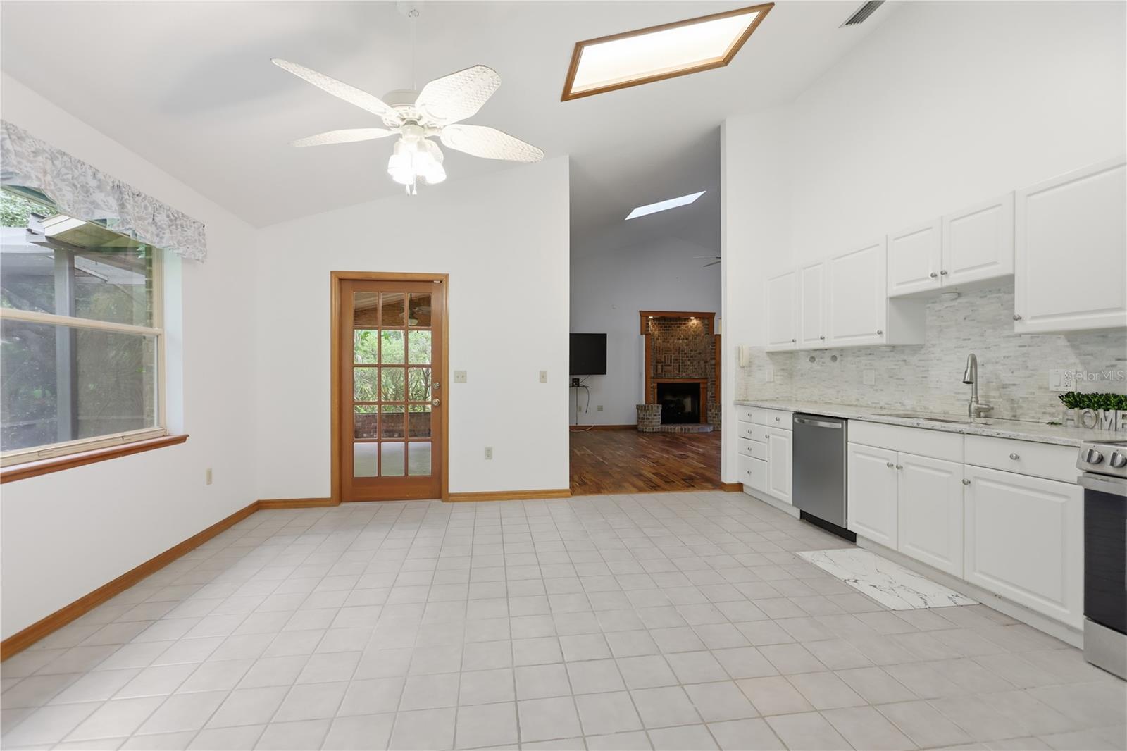 1925 Lady Bug Ln Property Photo 11