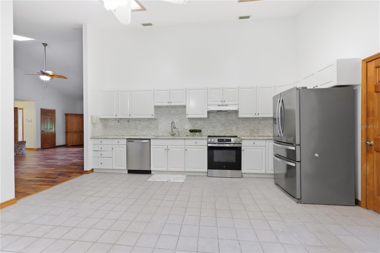 1925 Lady Bug Ln Property Photo 12