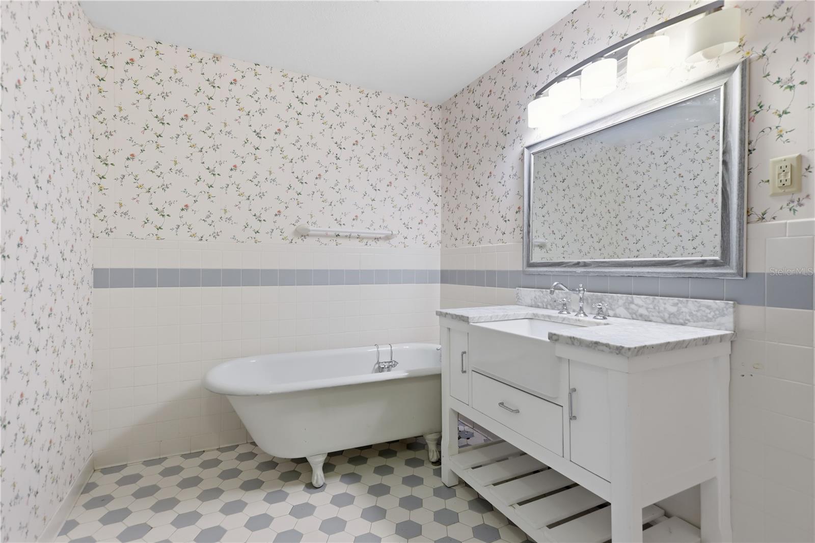 1925 Lady Bug Ln Property Photo 18