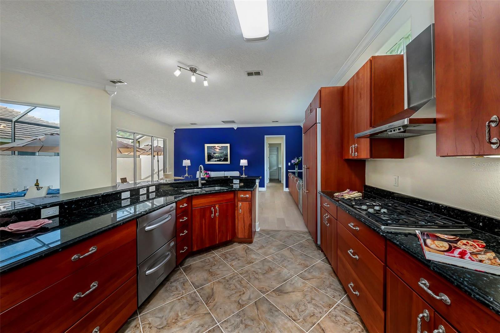 522 Newhall Ln Property Photo 8