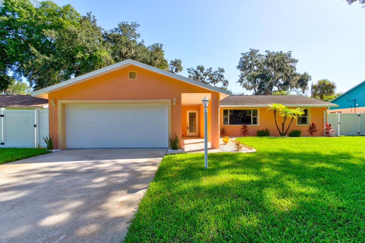 1013 Indian Oaks E Property Photo 1
