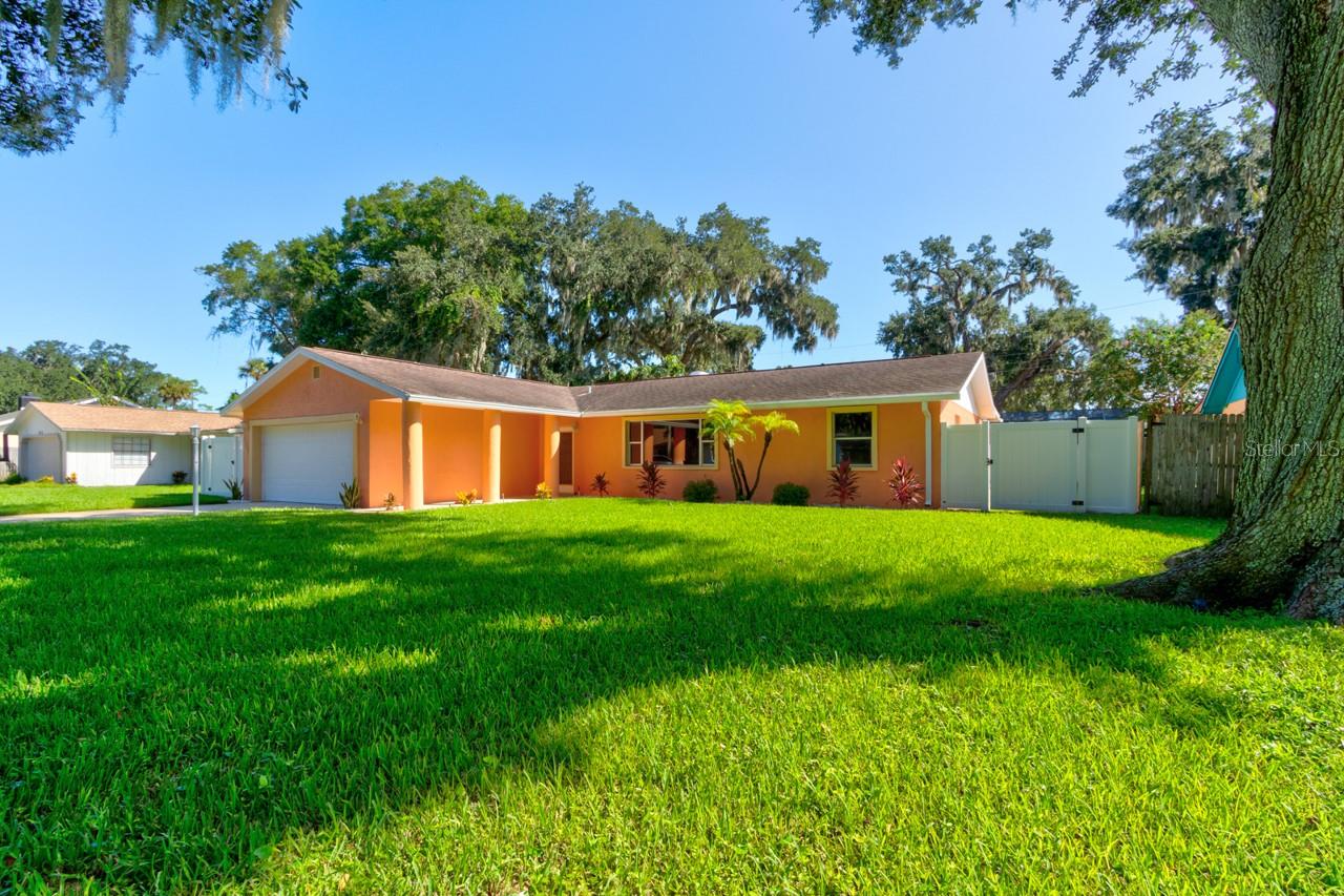 1013 Indian Oaks E Property Photo 3