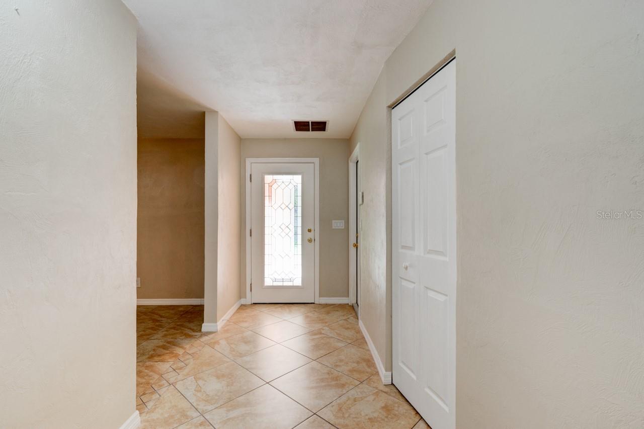 1013 Indian Oaks E Property Photo 4
