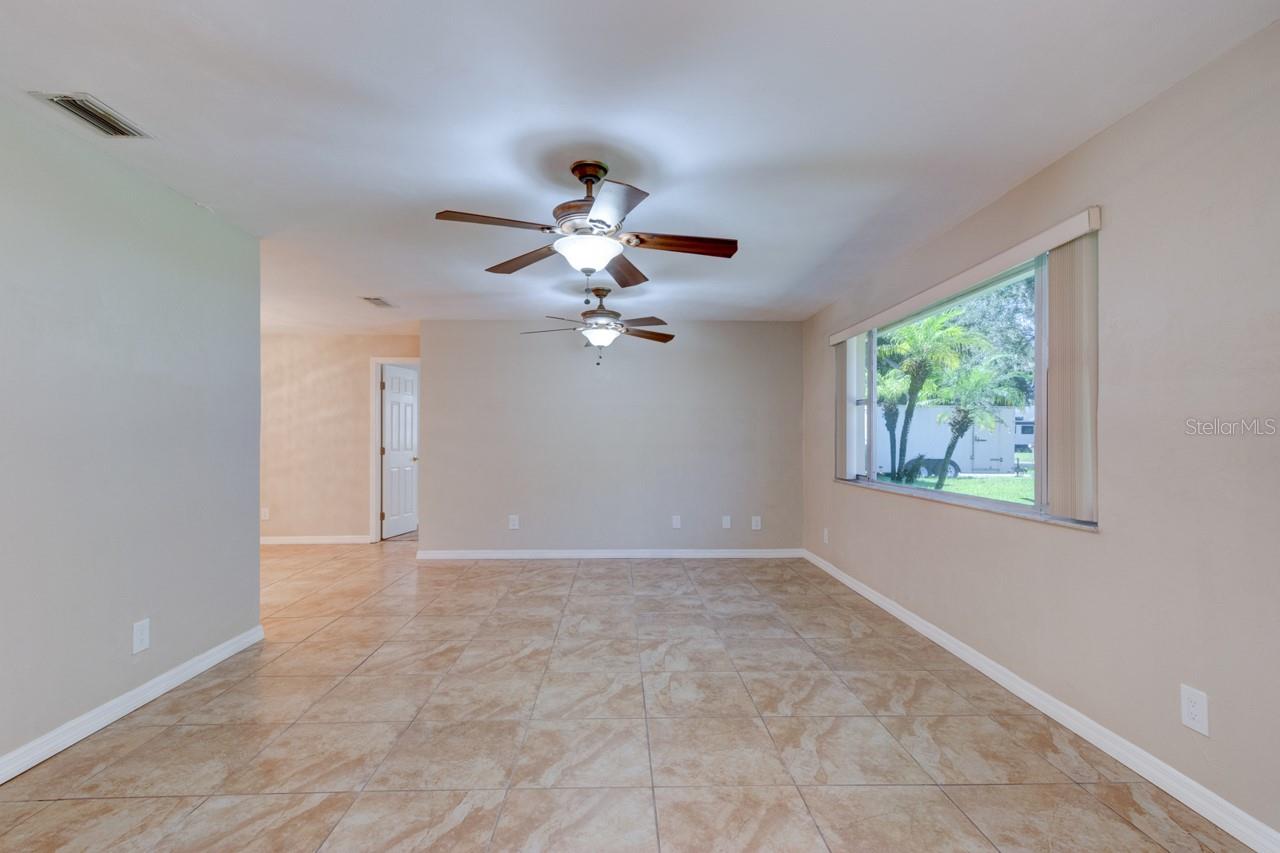 1013 Indian Oaks E Property Photo 5