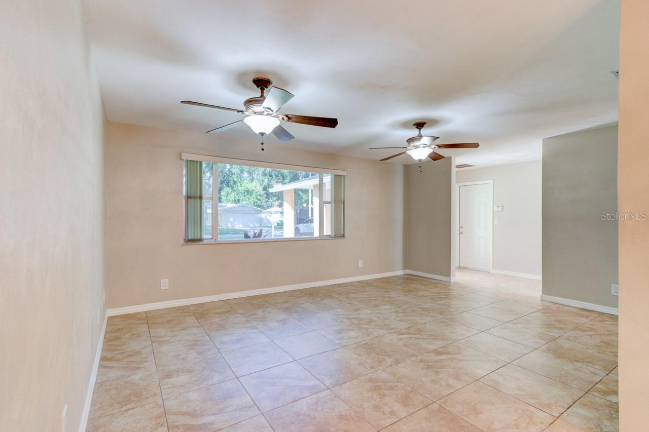 1013 Indian Oaks E Property Photo 6