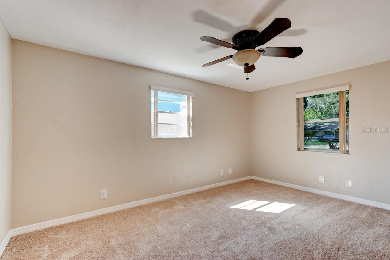 1013 Indian Oaks E Property Photo 10