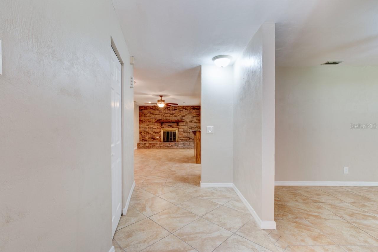 1013 Indian Oaks E Property Photo 18