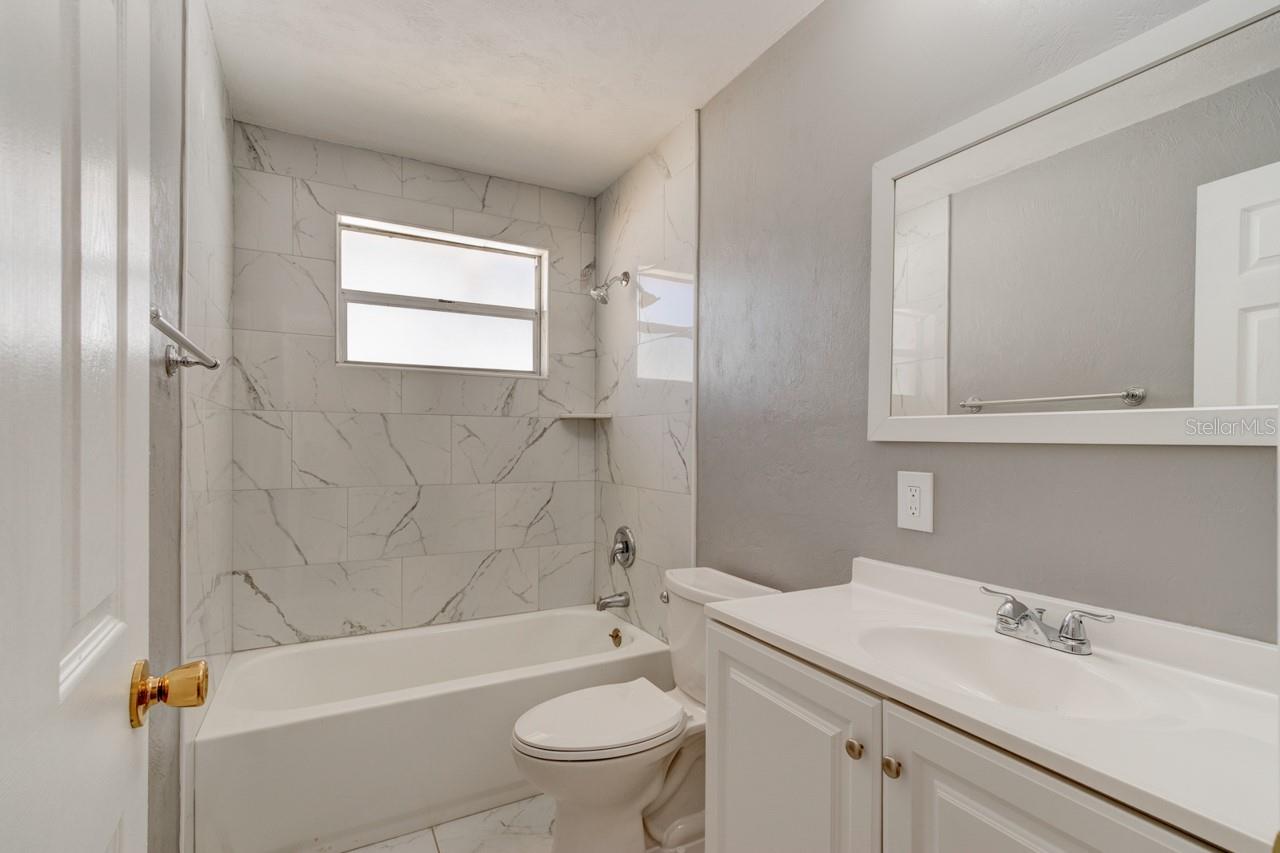 1013 Indian Oaks E Property Photo 25