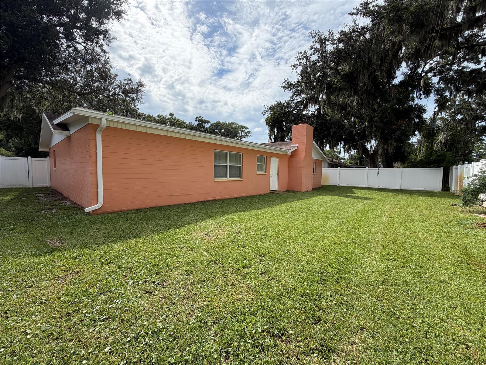 1013 Indian Oaks E Property Photo 28