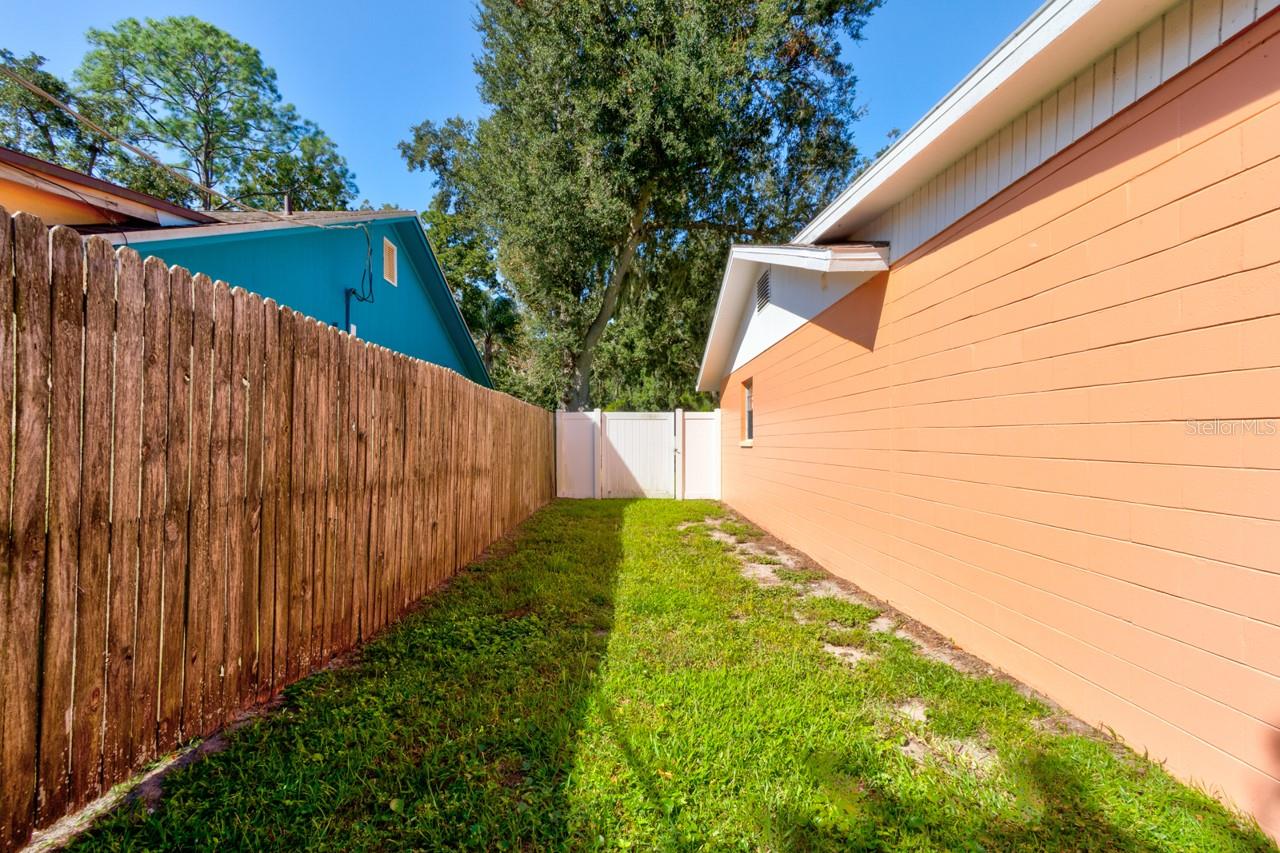 1013 Indian Oaks E Property Photo 29