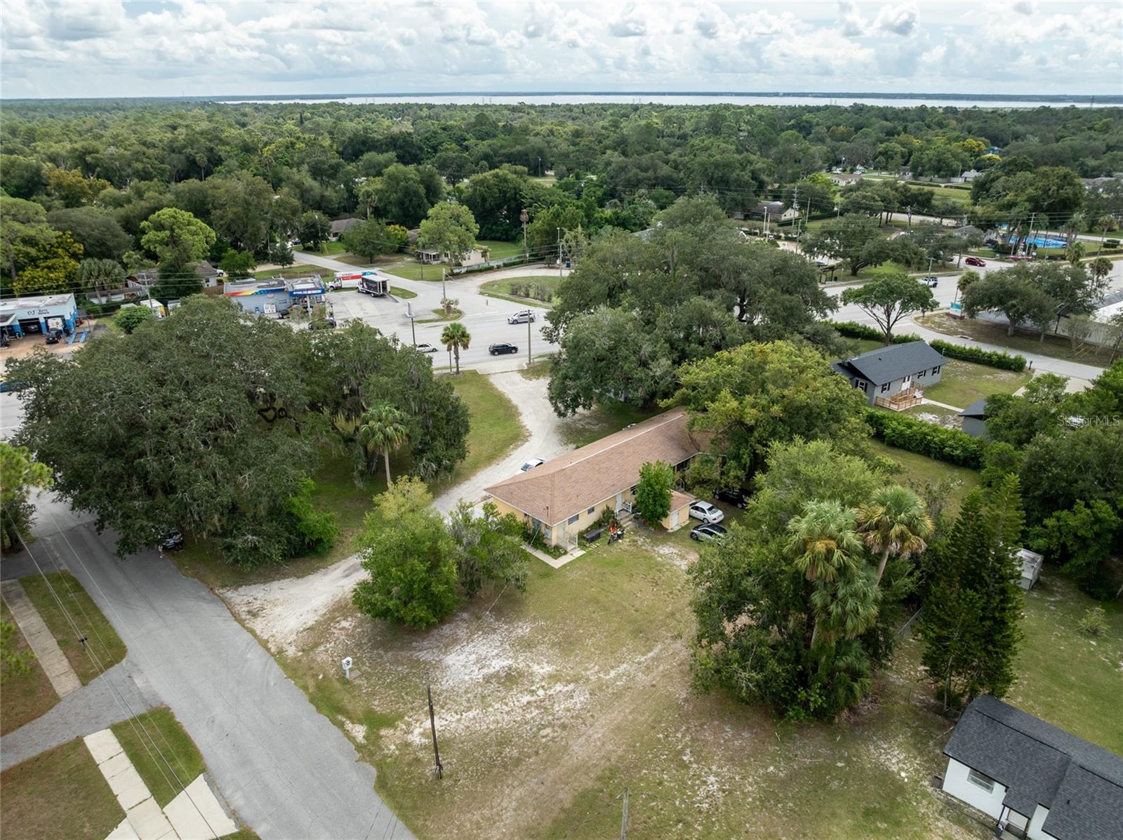 124 S Charles Richard Beall Blvd Property Photo 10