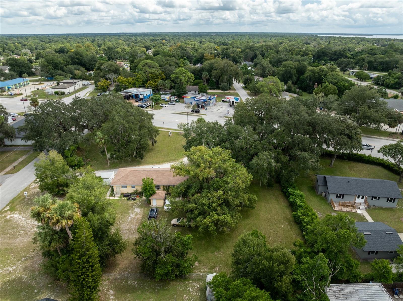 124 S Charles Richard Beall Blvd Property Photo 11