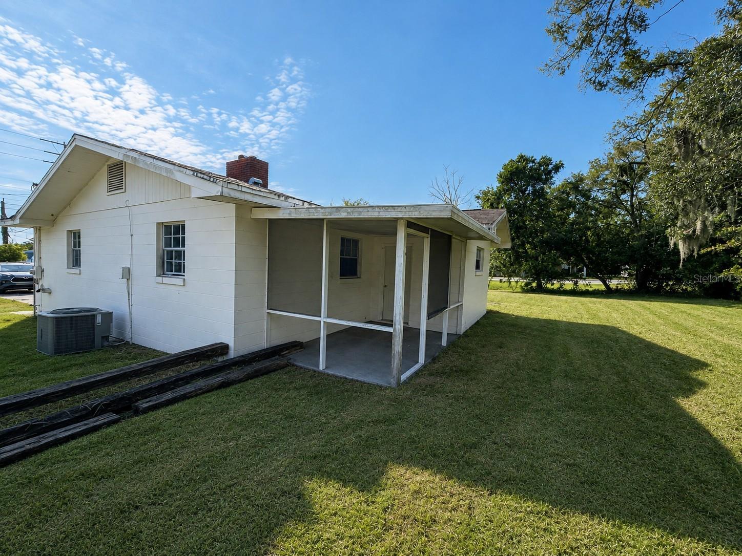 1102 Old Kings Rd Property Photo 2