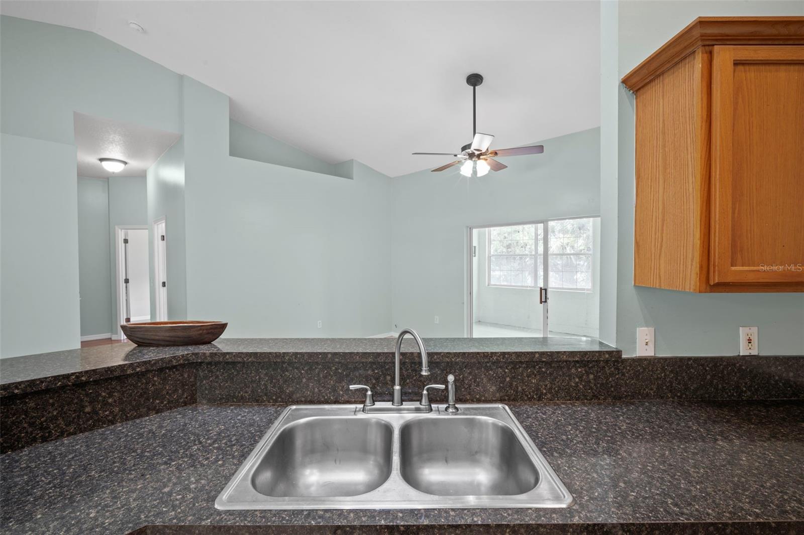 1724 Barker St Ne Property Photo 9