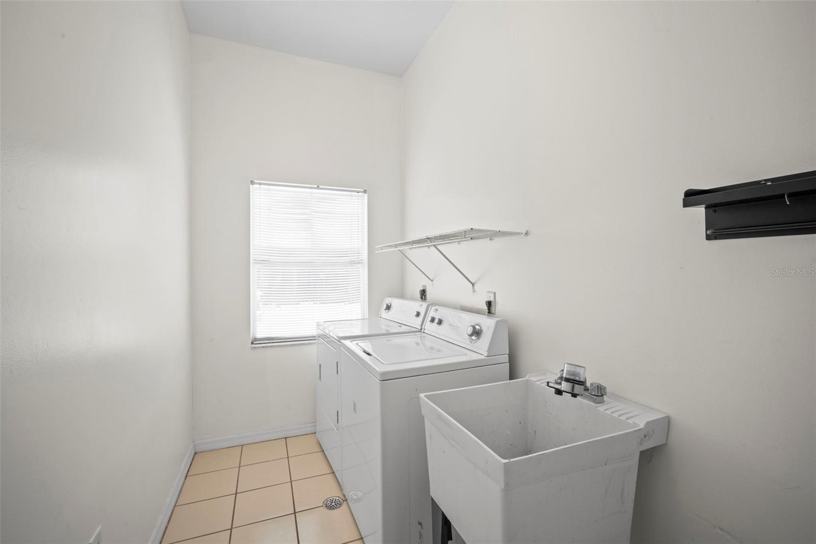 1724 Barker St Ne Property Photo 32