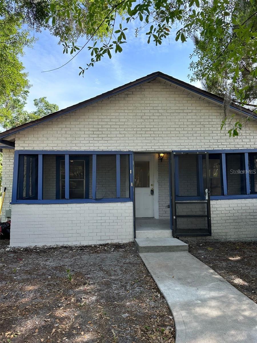 1219 W 8TH ST Property Photo 1