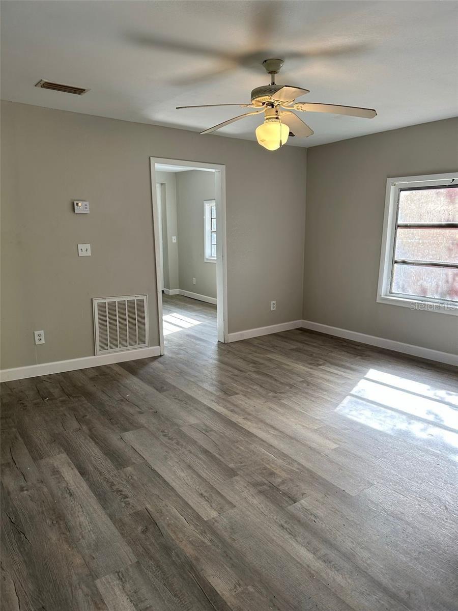 1219 W 8th St Property Photo 2