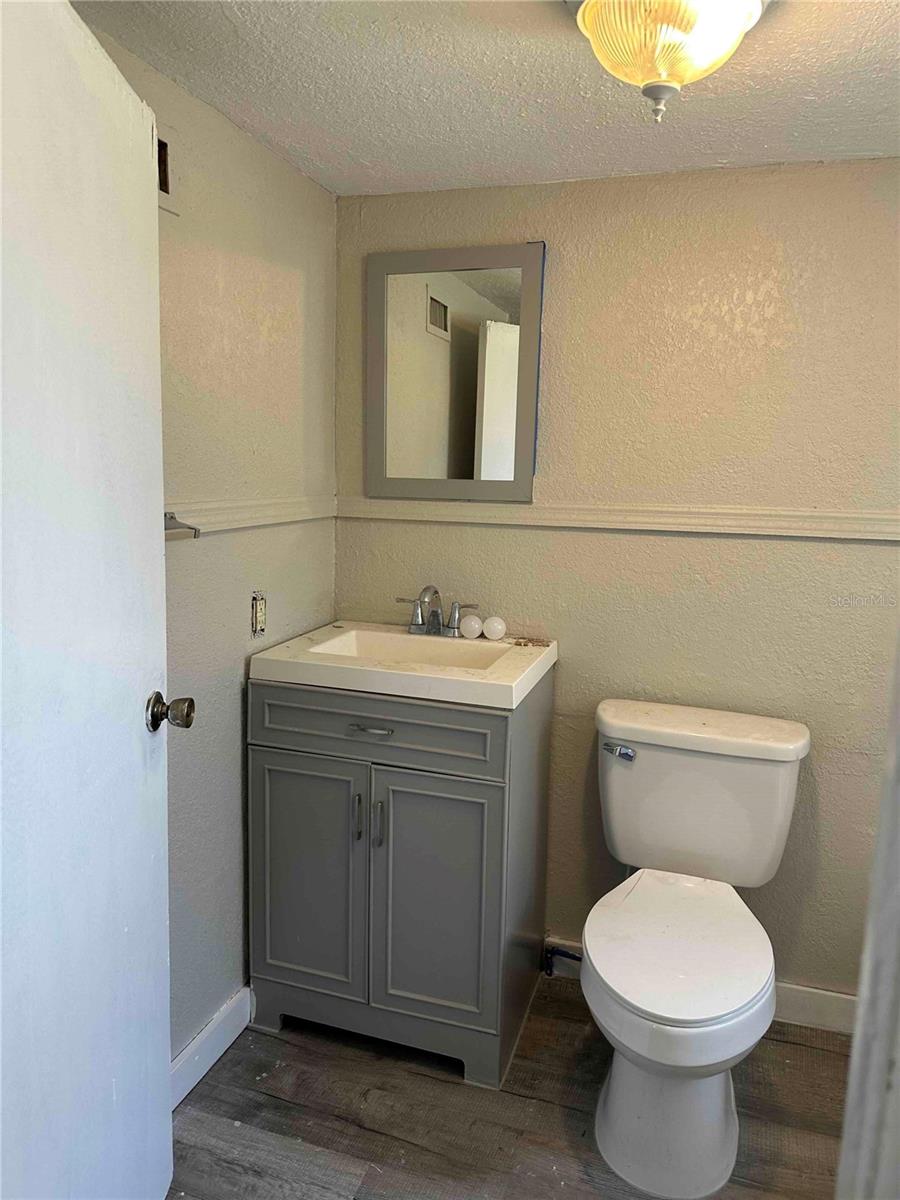 1219 W 8th St Property Photo 6