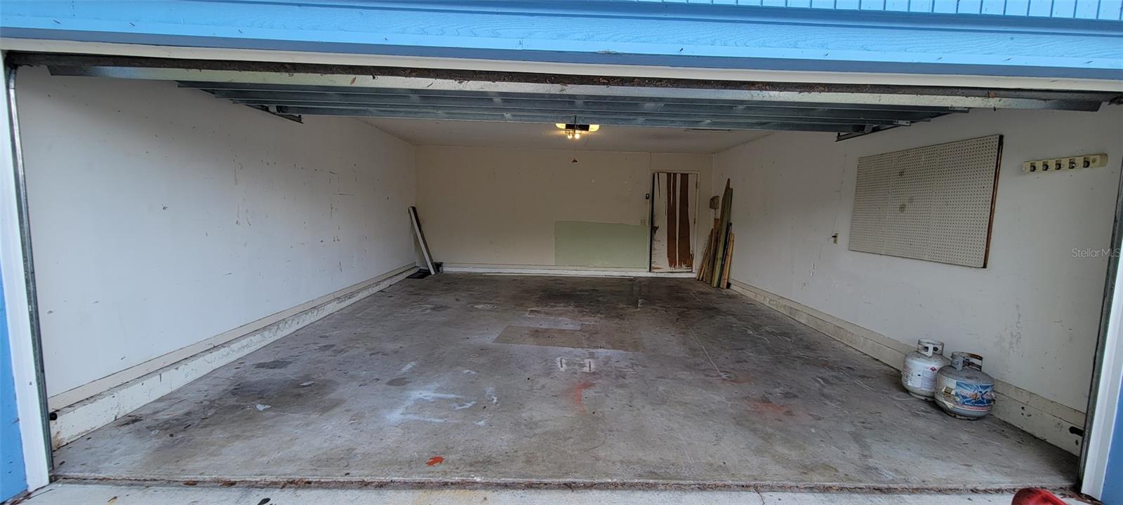 1425 Ne Old Mill Dr Property Photo 2