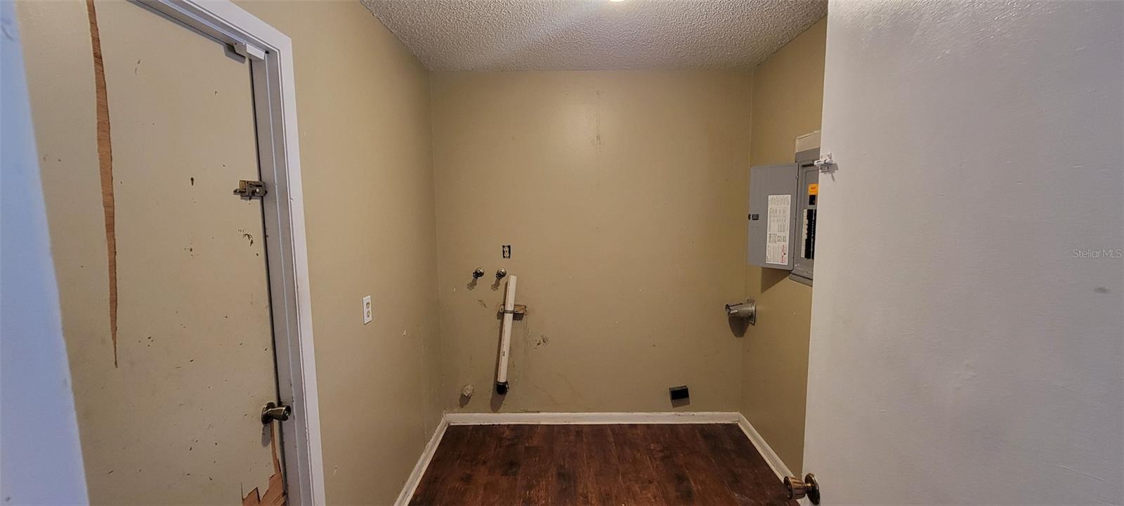 1425 Ne Old Mill Dr Property Photo 3
