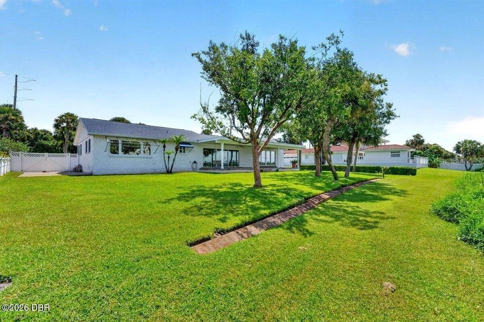 448 Riverside Dr Property Photo 5