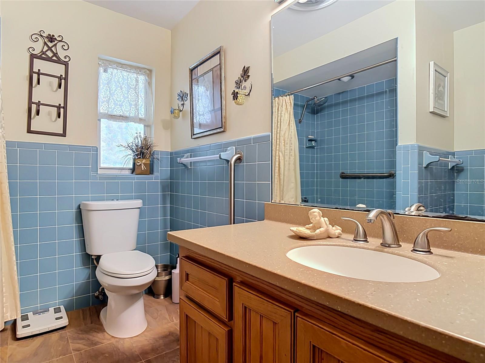 2269 Country Club Dr Property Photo 36