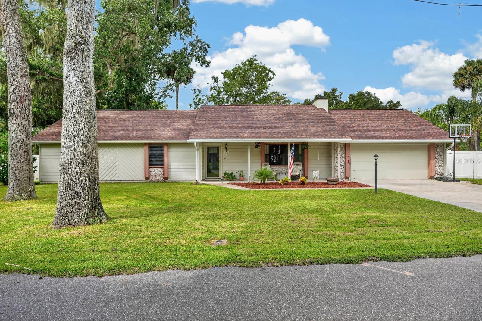105 Eddy Ln Property Photo 1