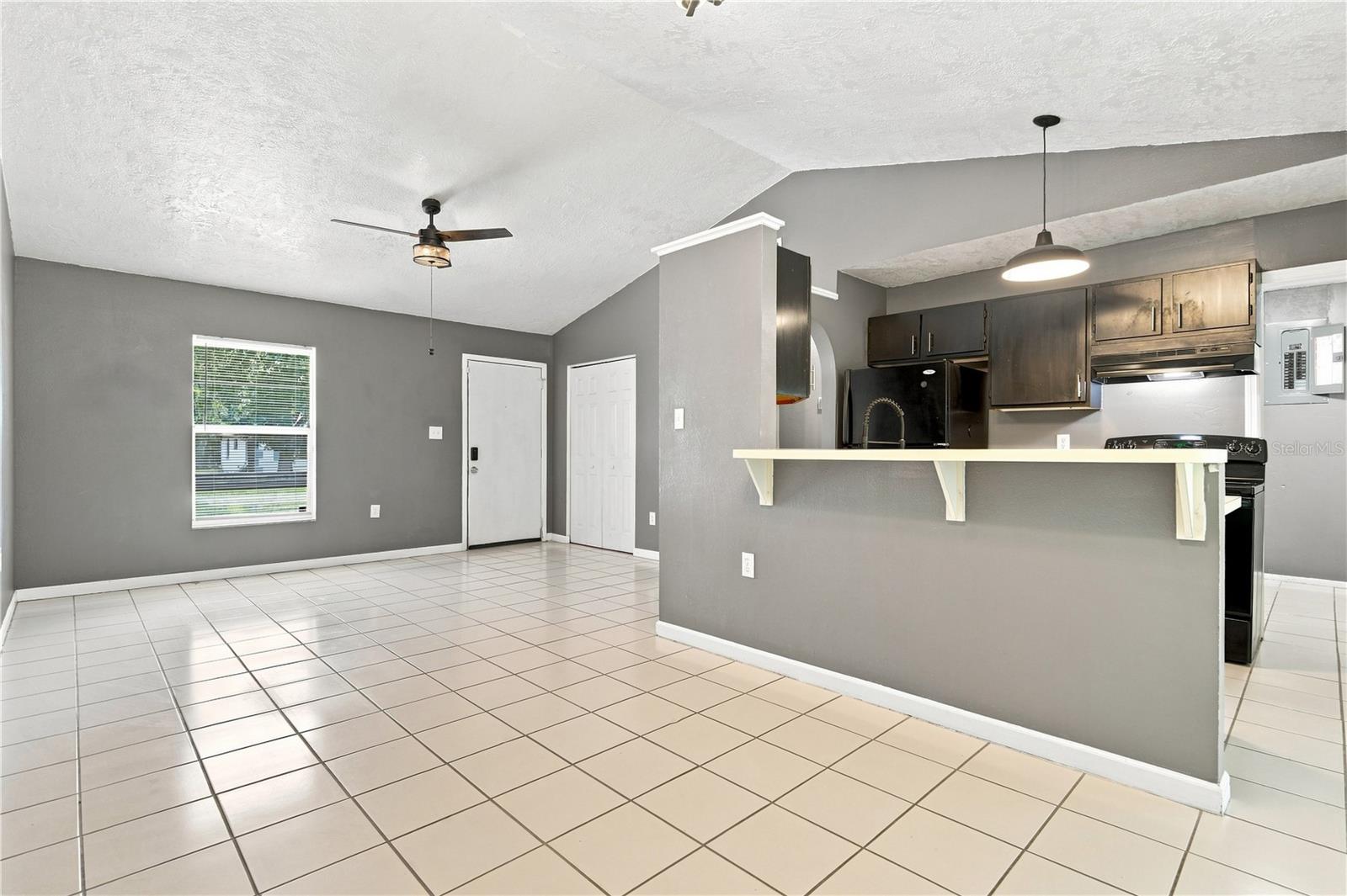 336 Riviera Dr Property Photo 6