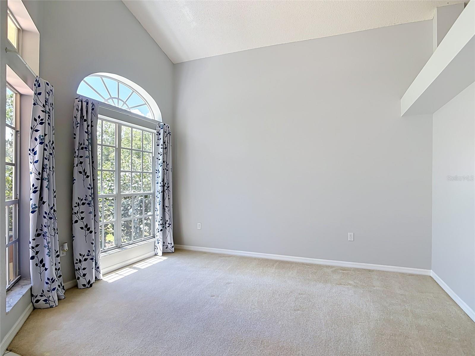 390 Magnolia Pl Property Photo 4