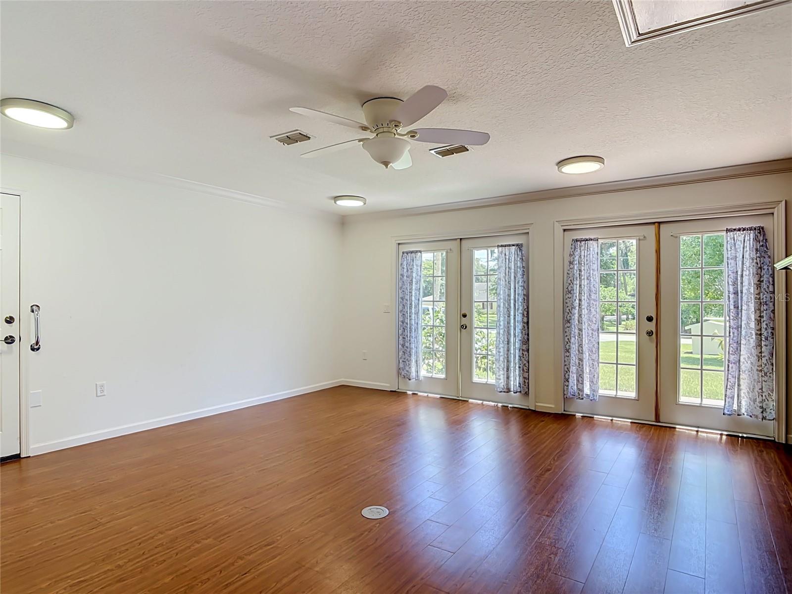 390 Magnolia Pl Property Photo 16