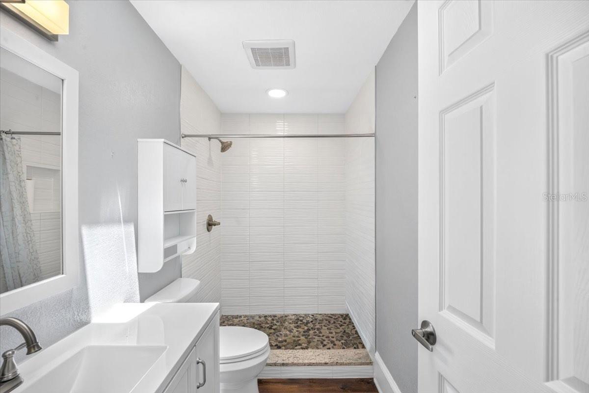 732 Lucerne Cir Property Photo 24