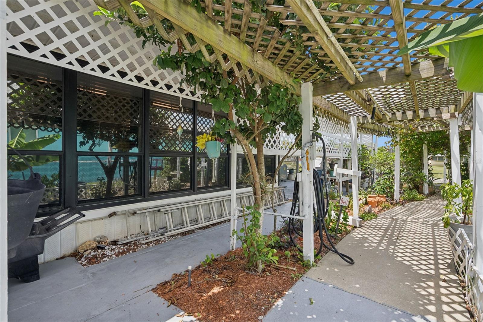 109 Douglas St Property Photo 31