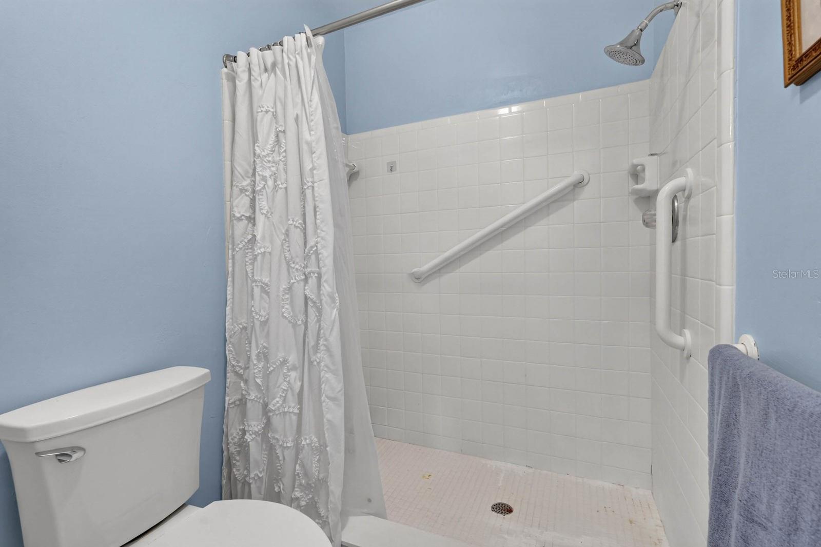 10 London Ln Property Photo 28