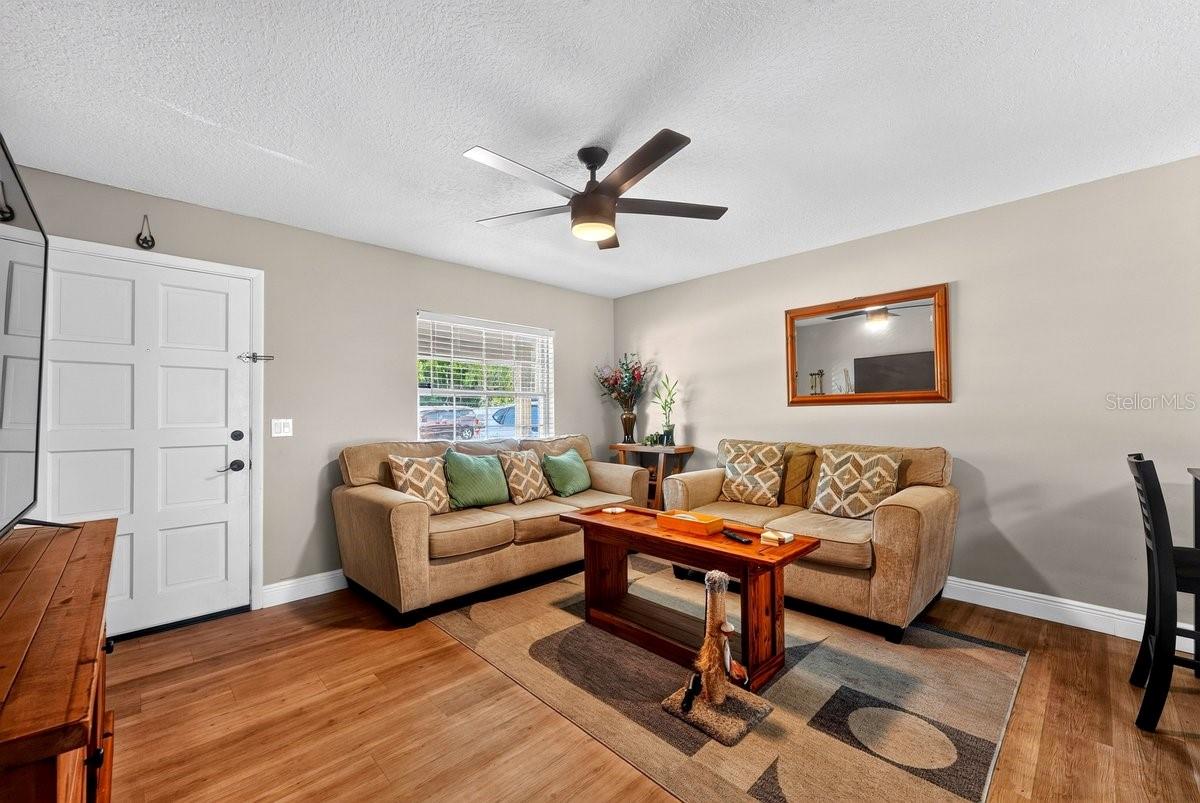 880 Seminole Ave Property Photo 3