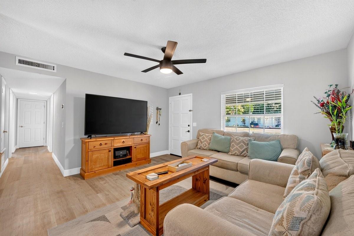 880 Seminole Ave Property Photo 4