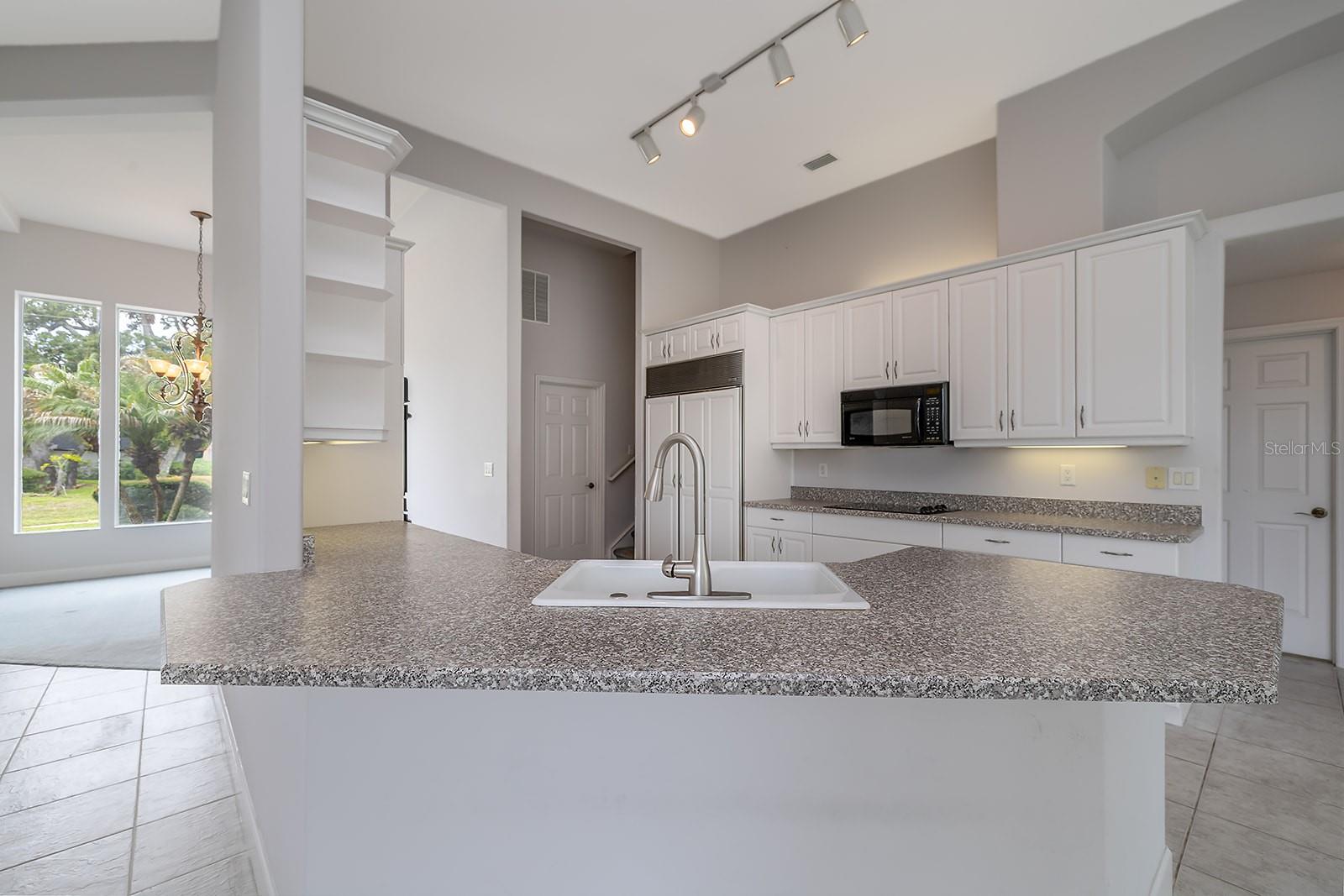 2711 John Anderson Dr Property Photo 3
