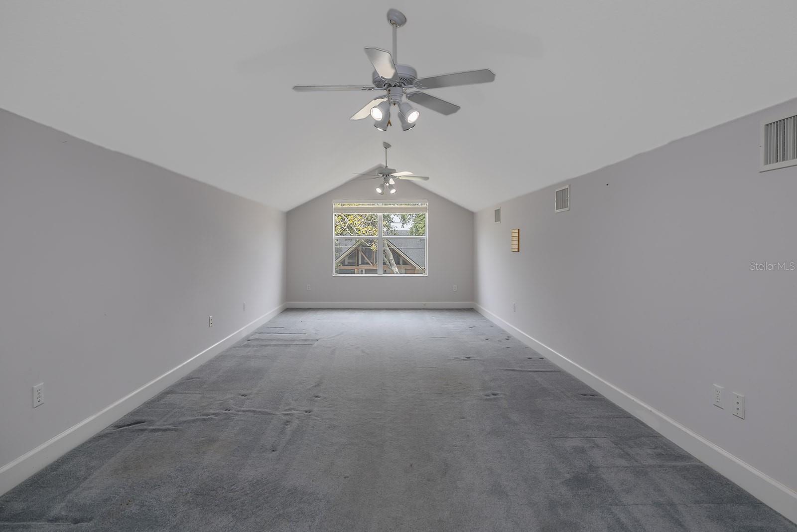 2711 John Anderson Dr Property Photo 4