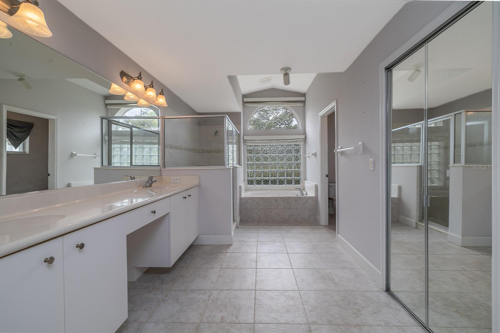 2711 John Anderson Dr Property Photo 18