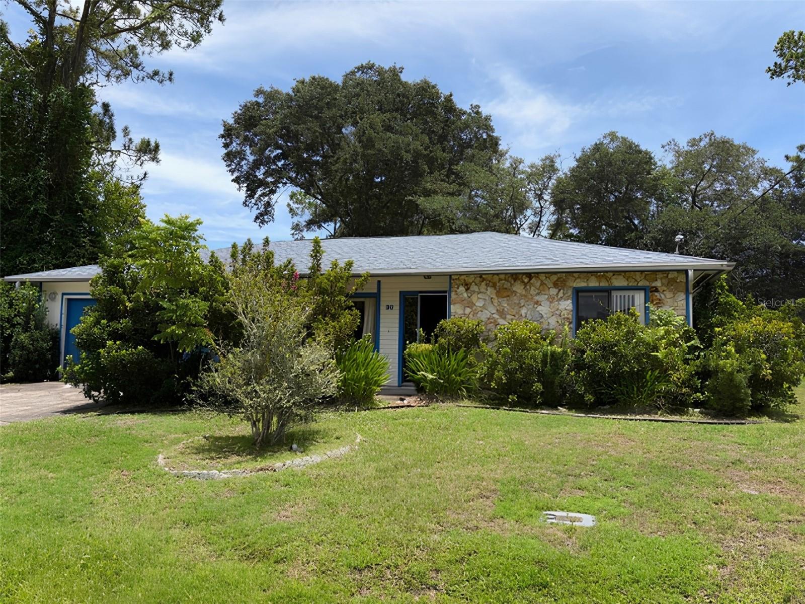 20 Woodbury Dr Property Photo 1