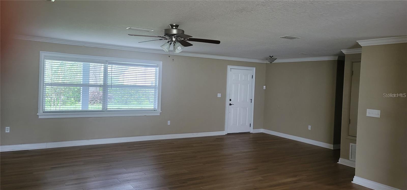V4950768 Property Photo 4