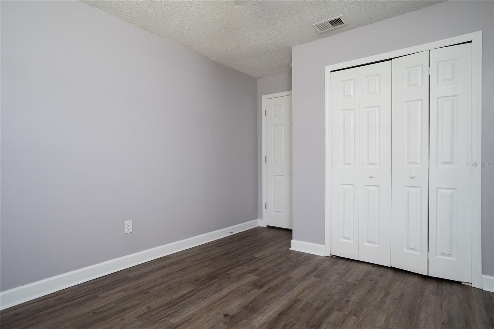 437 E Oakwood Ave Property Photo 11